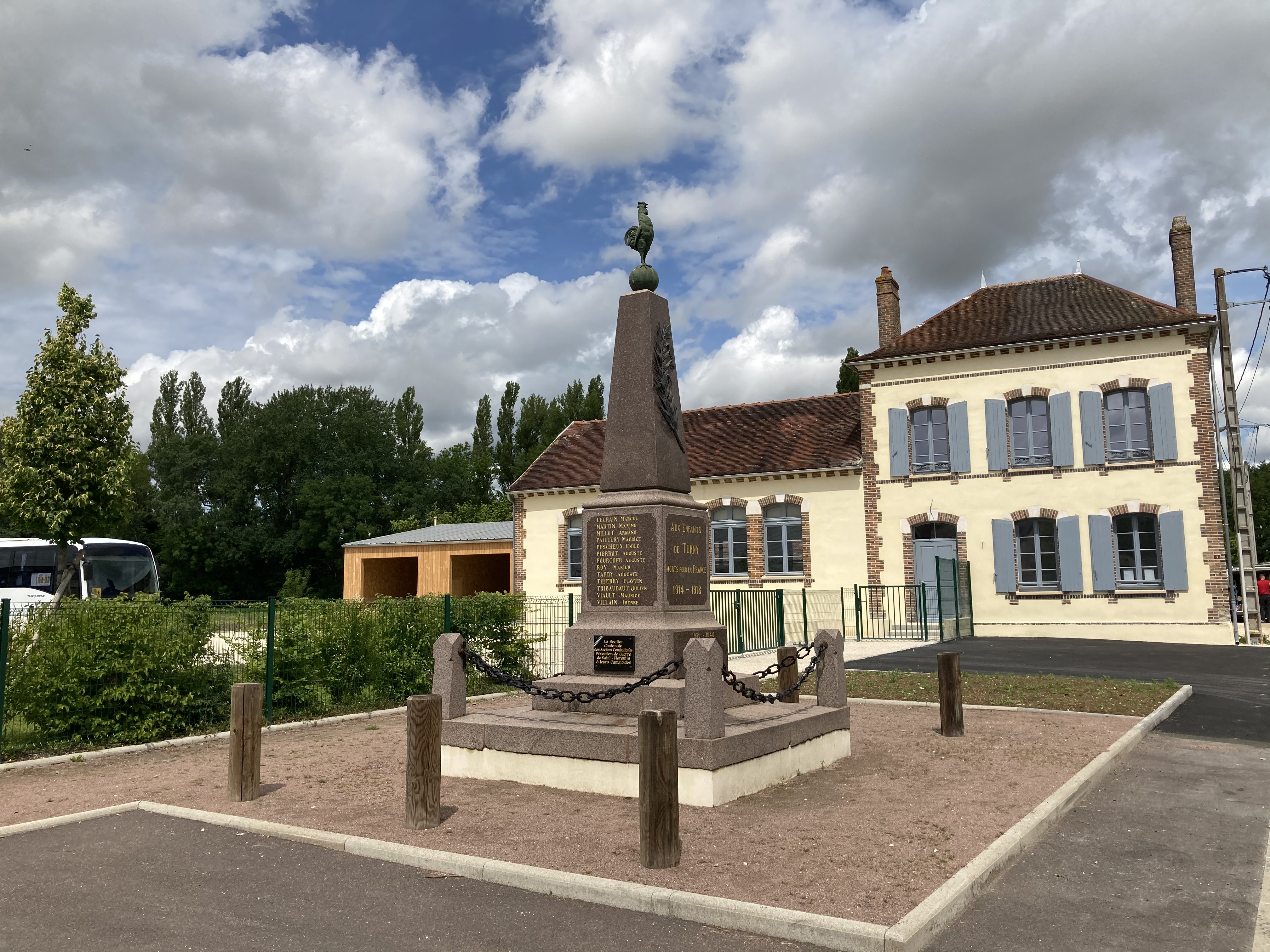 Monument aux morts et l'Annexe